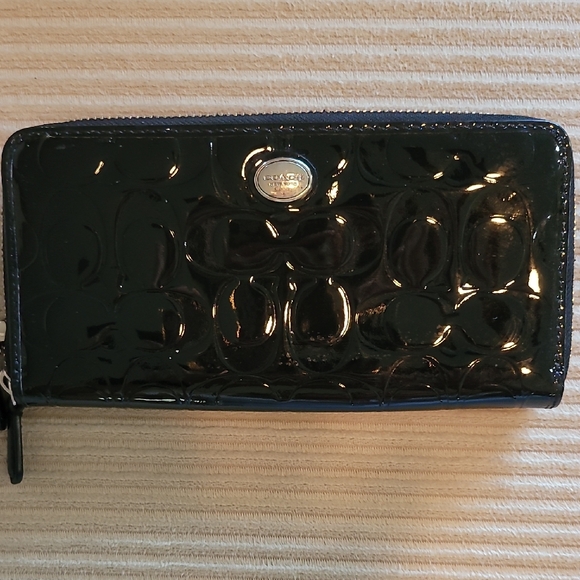 Coach Black Patent Leather Wallet - Picture 1 of 11